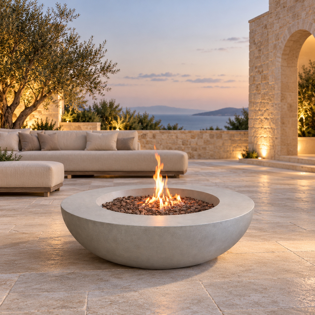 שולחן האש Fire Table 01 בחצר אבן, מוקד מפגש סביב הלהבה