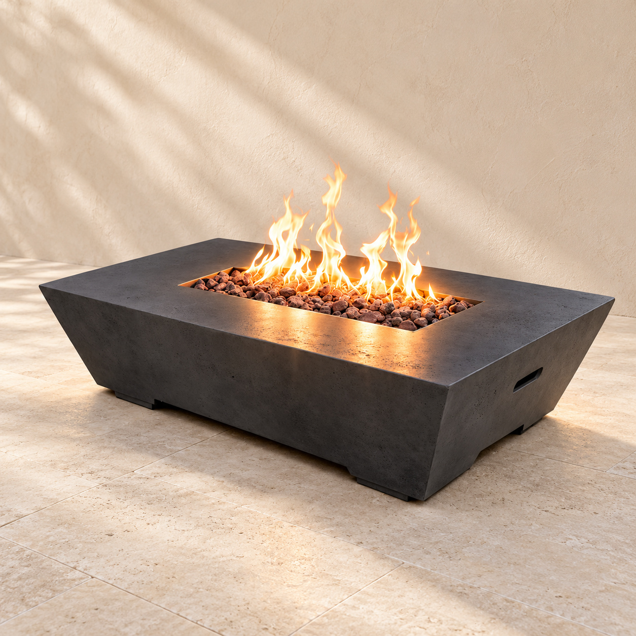 Fire Table 16 — צילום מוצר על רקע קרם