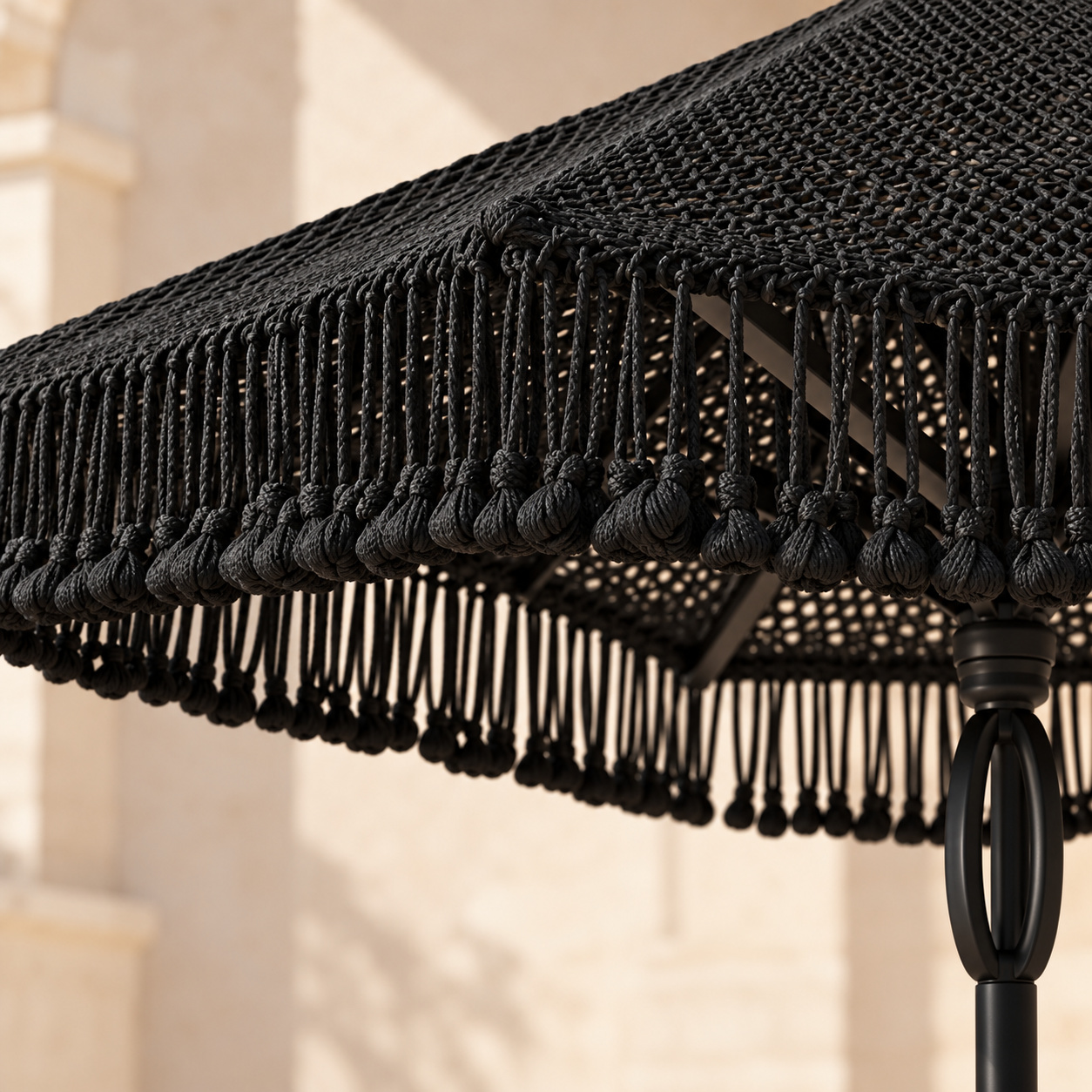 Black Rope Umbrella 3 — תקריב החבלים והשלדה השחורה