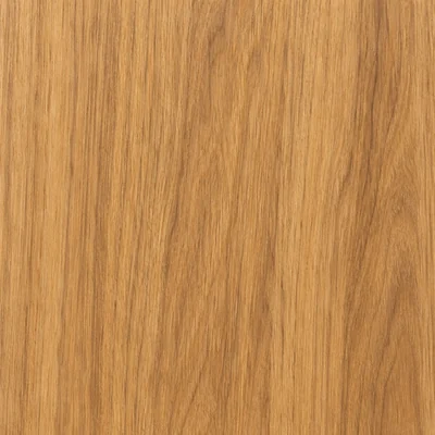 טיק · Teak בתצוגה עץ בגוון טבעי