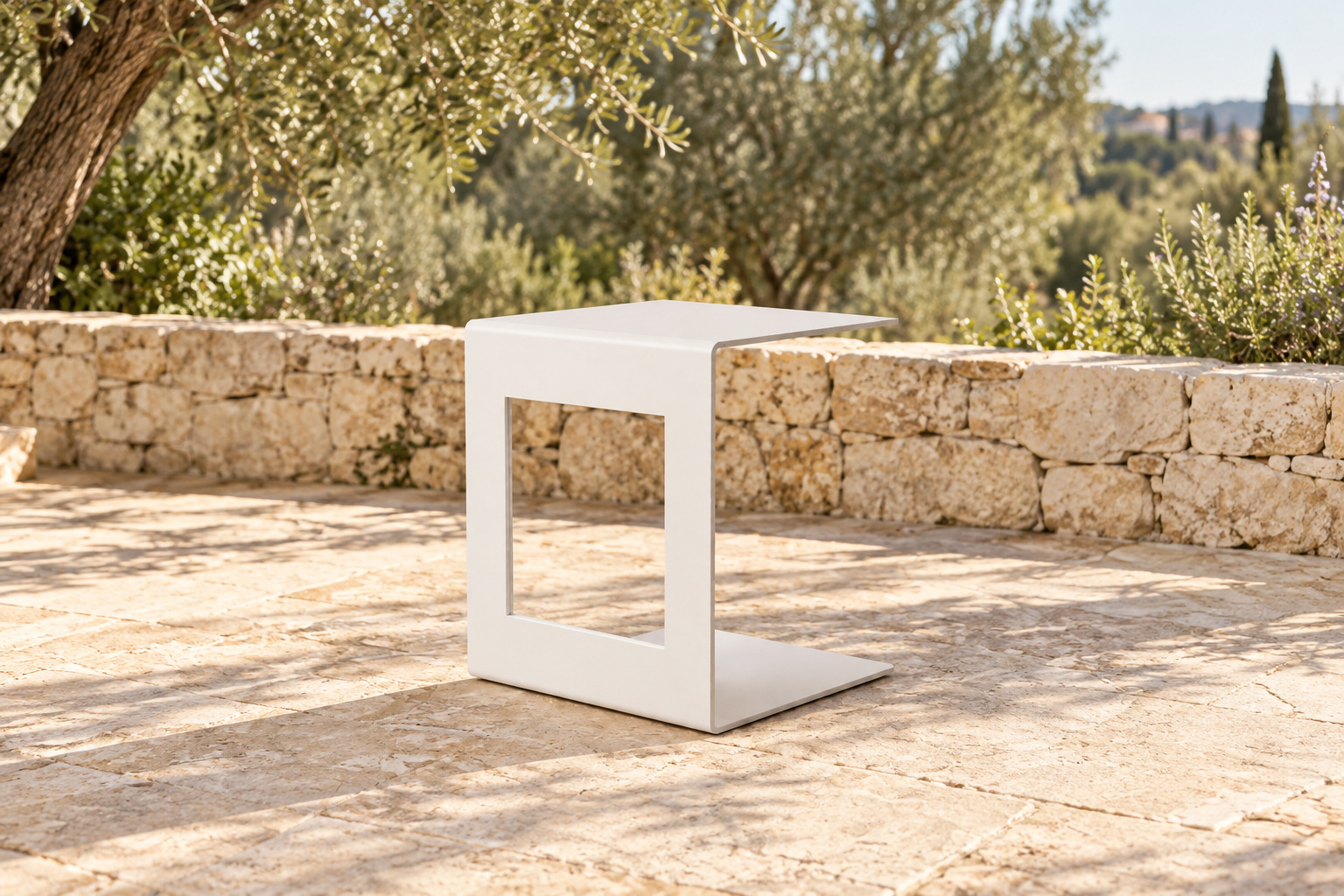 שולחן צד MIAMI בסביבת חוץ